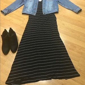 Beautiful black and white striped maxi dress🌺